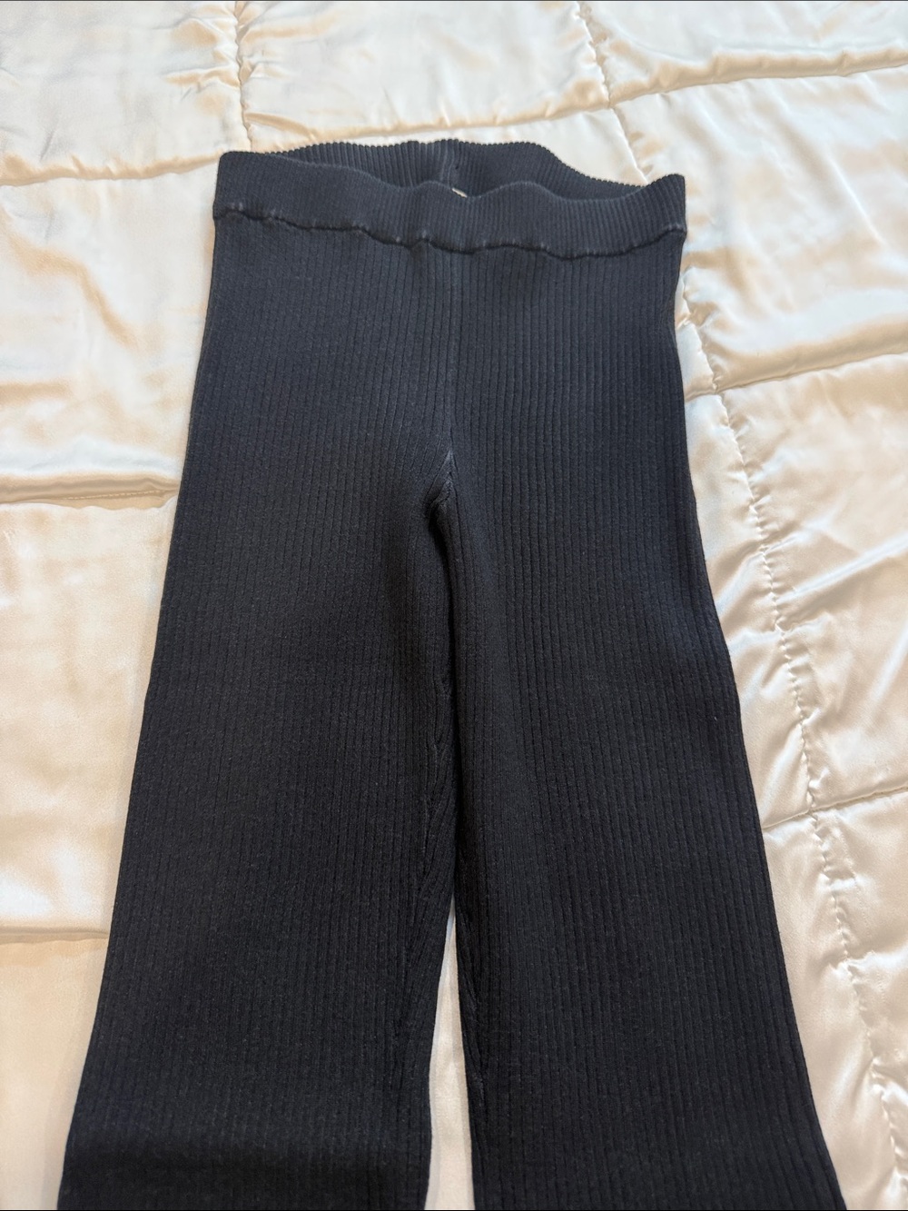 ALO Yoga Black Ribbed Flare Leggings with Scalloped Waist - Picture 2 of 4